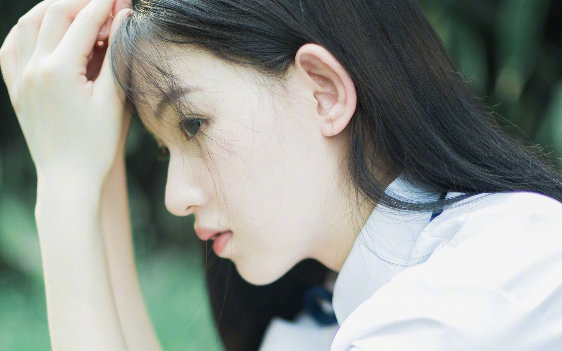 乒乓球赛事场外：选手备战紧张进行，比赛乒乓