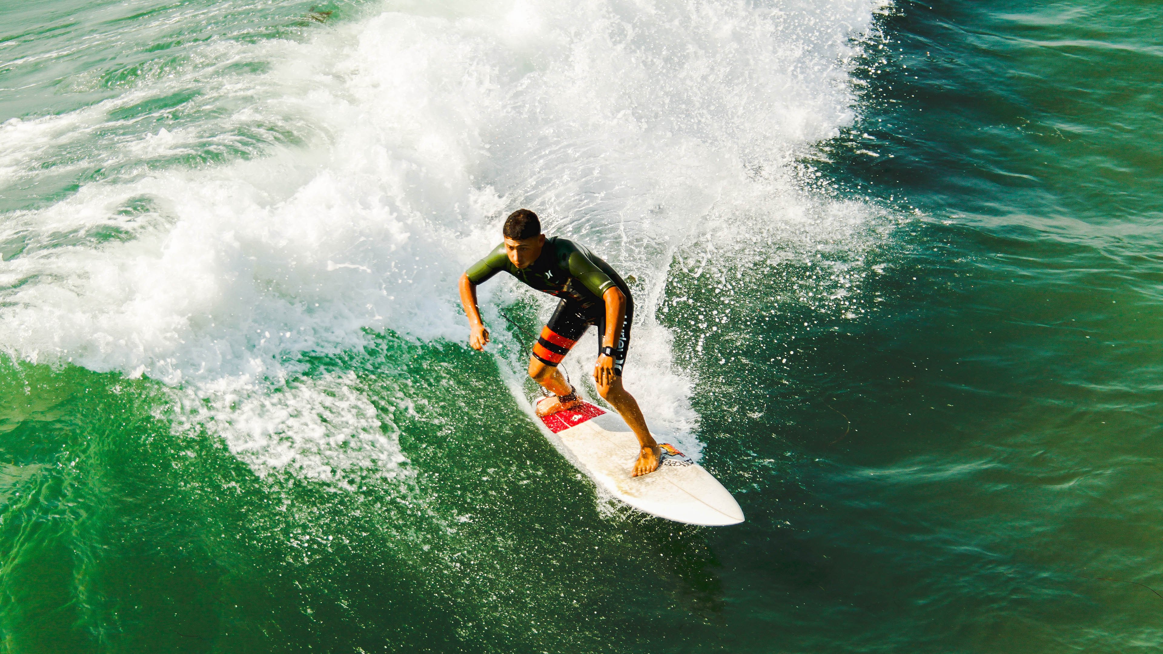 -西甲比赛节奏快，精彩瞬间频繁出现，精彩操作令人振奋，西甲的赛制